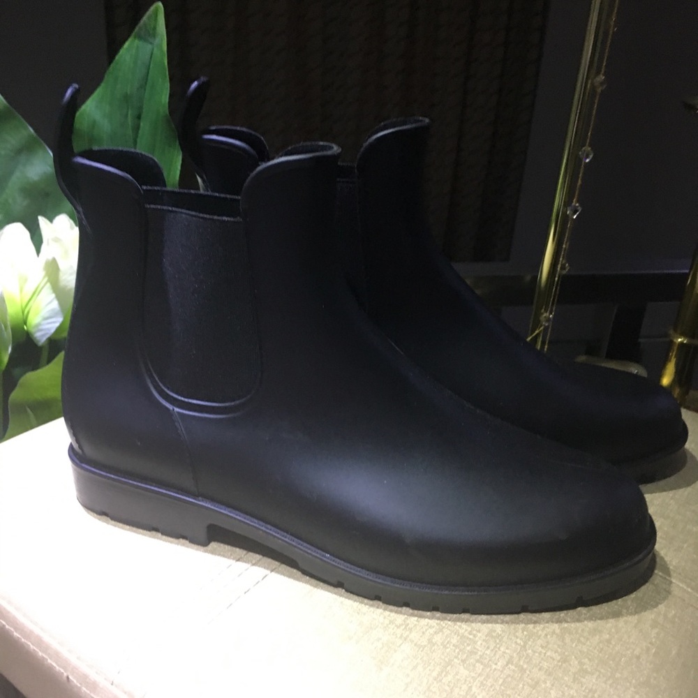 Boots Rain - image 1